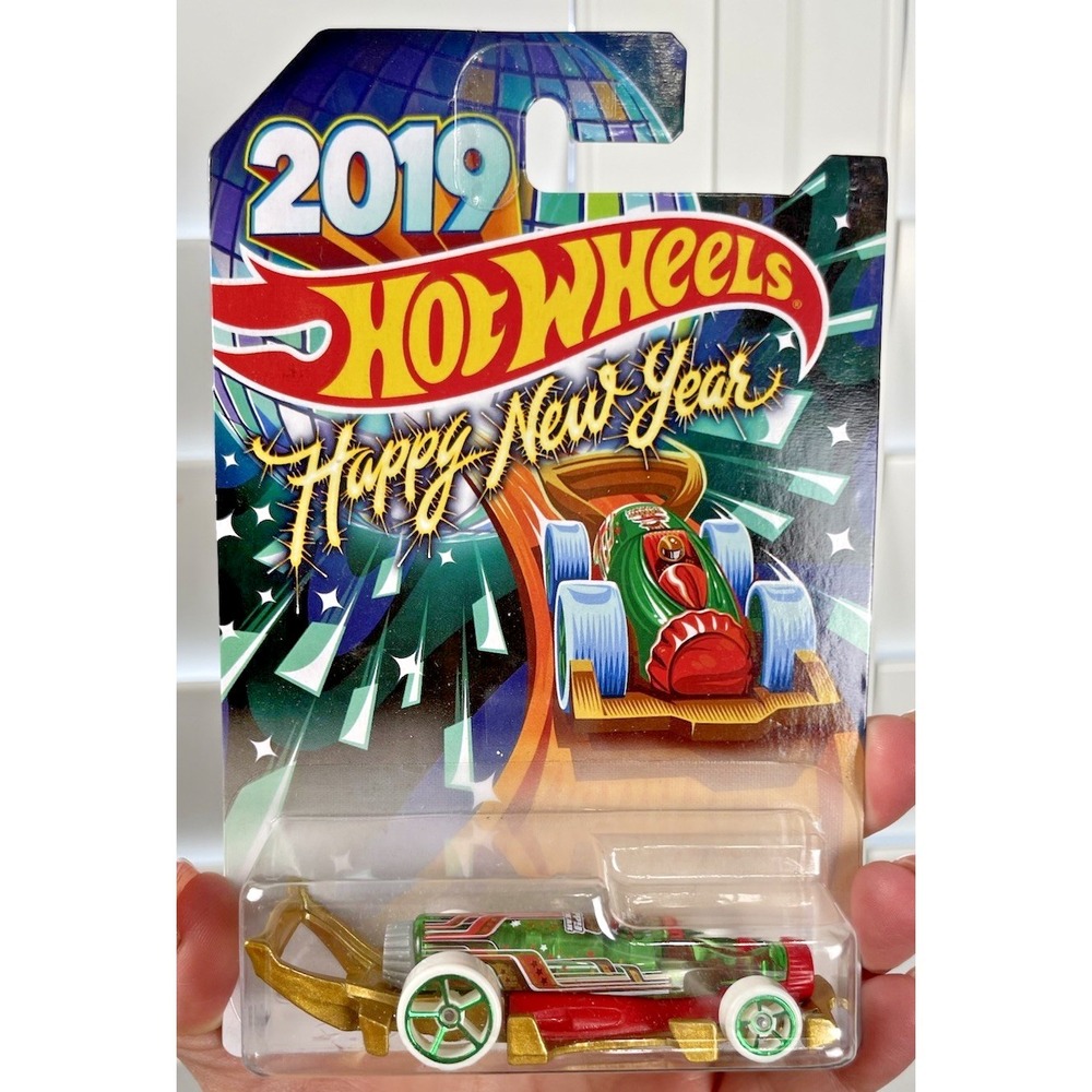 Carbonator Green‎ Hot Wheels Happy New Year's 2019 1:64 FKV13-0310 Car Snowman